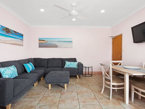 Debra Court 11 - Accommodation Resorts 3