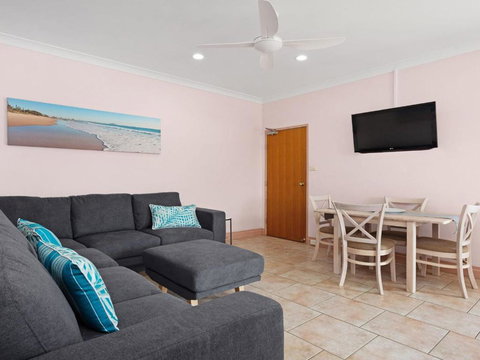 Debra Court 11 - Accommodation Resorts 2