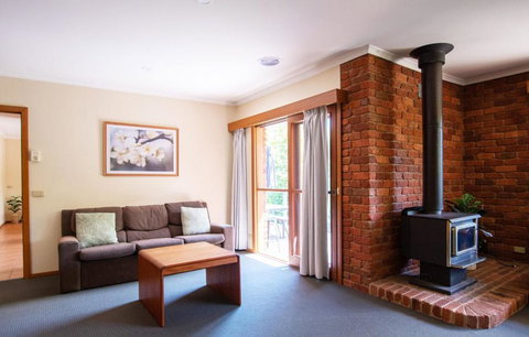 Delany Lodge - 5 Bedrooms - Accommodation Resorts 4