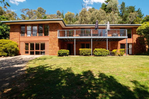 Delany Lodge - 5 Bedrooms - Accommodation Resorts 1