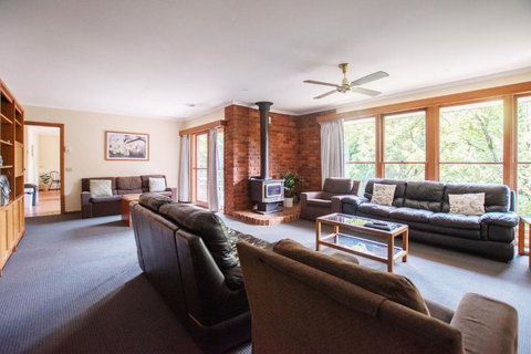 Delany Lodge - 5 Bedrooms - Accommodation Resorts 3