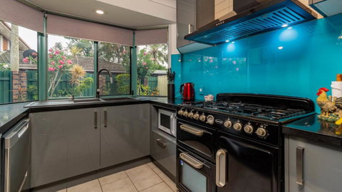 Delightful Duplex On Rose Ct, Bongaree - Accommodation Resorts 1