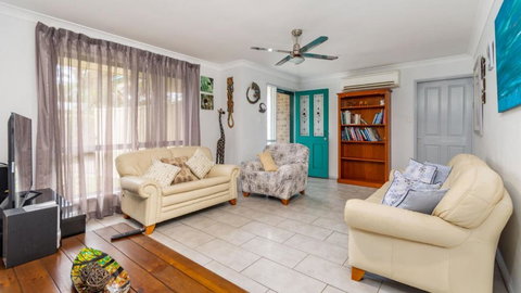 Delightful Duplex On Rose Ct, Bongaree - Accommodation Resorts 3