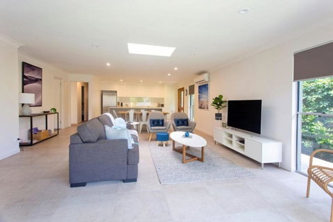 Depper St Charming Beach Side Home In Lovely Location - Accommodation Resorts 2