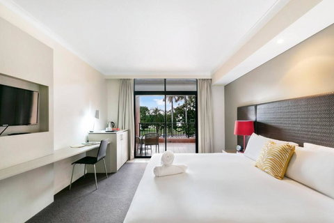 Darwin Harbourside Escape - Two Adjacent King Suites - Accommodation Resorts 4