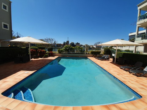 2BR Lovely River , Retreat Pool, Gym, Wine, Netflix - Accommodation Resorts 1