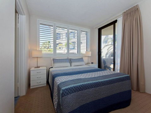 3 'COLUMBIA', 12 COLUMBIA CLOSE - LARGE UNIT WITH FANTASTIC WATER VIEWS - Accommodation Resorts 2