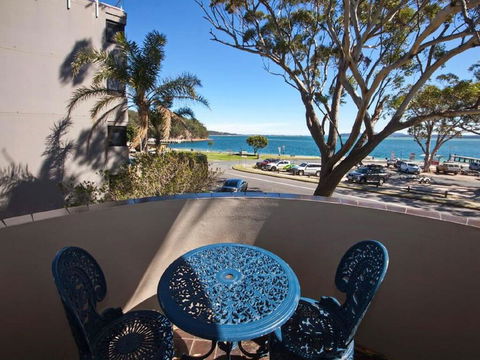3 'COLUMBIA', 12 COLUMBIA CLOSE - LARGE UNIT WITH FANTASTIC WATER VIEWS - Accommodation Resorts 0