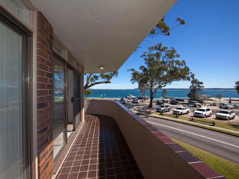 3 'COLUMBIA', 12 COLUMBIA CLOSE - LARGE UNIT WITH FANTASTIC WATER VIEWS - Accommodation Resorts 1