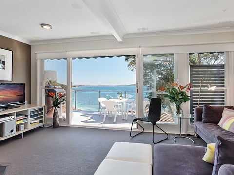3 'Sebastapol' 66 Thurlow Avenue - Gorgeous Unit Overlooking Dutchies Beach - Accommodation Resorts 2