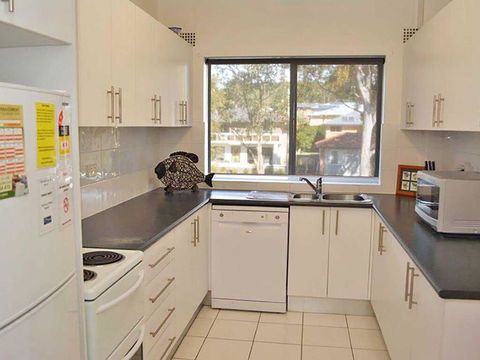 3 'Silvana Court', 26 Ajax Avenue - Neat Unit With Air Conditioning - Accommodation Resorts 3