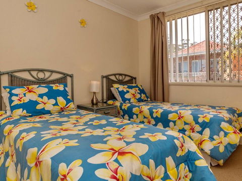 3 'Sunset' 11 Victoria Parade - Stunning Unit Right Across From The Water - Accommodation Resorts 2