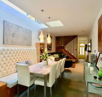 3 Storey Home Close Walk to Fox Studios SCG  City - Accommodation Resorts