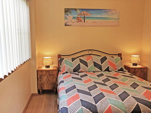 3 Tomaree Street - Cute 4 Bedroom House With Aircon In The Heart Of Town - Accommodation Resorts 2