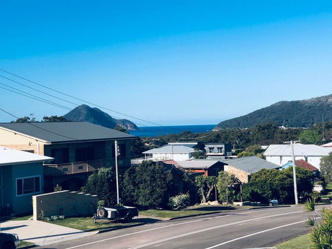 31 Kerrigan St - Large Home With Water Views & Boat Parking - Accommodation Resorts 0