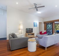 33 Bangalow - Narrawallee's Beautiful Bungalow - Accommodation Resorts
