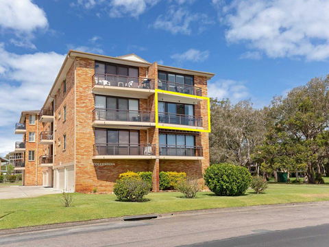 4 'Collendina', 19 Kurrawa Close - Fantastic Water Views And Sea Breezes - Accommodation Resorts 2