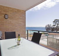 4 'Shoreline' 7 Victoria Parade - views over Fly Point and Marina