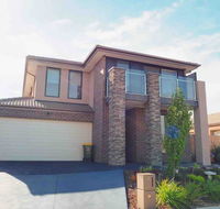 4 Bed 2 And A Half Bath Luxury Villa in Point Cook - Accommodation Resorts
