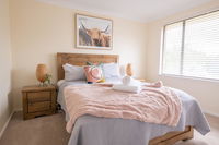 42 Rosemary Lane - Central Orange - Spacious Family Home - Quiet Lane