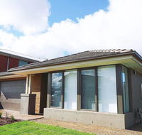 5Bed 2Bath Family House in Werribee - Accommodation Resorts