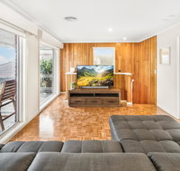 6-bed Oceanfront House with Jacuzzi Games Parking - Accommodation Resorts