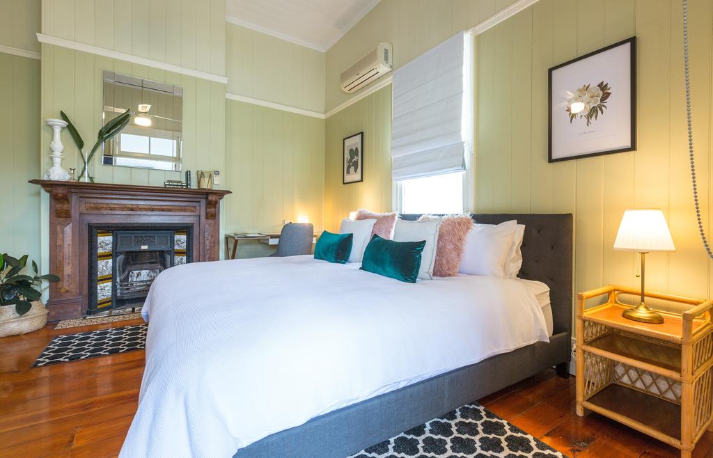 Coorparoo QLD Accommodation Resorts