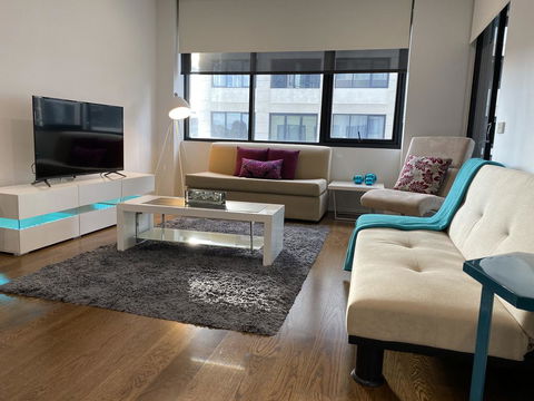 @Realm Modern Executive Apartment, 1BR, Wine, WiFi, Secure Parking, Canberra - Accommodation Resorts 0