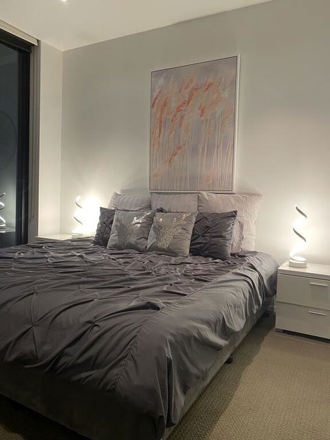 @Realm Modern Executive Apartment, 1BR, Wine, WiFi, Secure Parking, Canberra - Accommodation Resorts 3