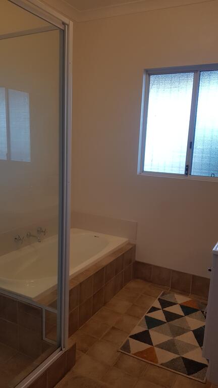 A Better Life Animal Sanctuary FarmStay - Private Two-Bedrooms, Lounge Room & Bathroom & Toilet, Shared Kitchen - Accommodation Resorts 2