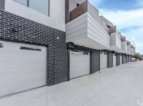 A Brand New Private Townhouse - Accommodation Resorts 1