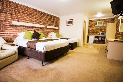 A Line Motel - Accommodation Resorts 1