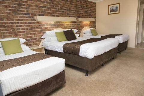 A Line Motel - Accommodation Resorts 3