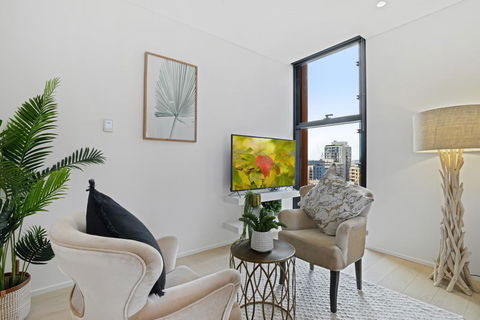 A Luxury Home Hidden In The Urban Oasis - Accommodation Resorts 1