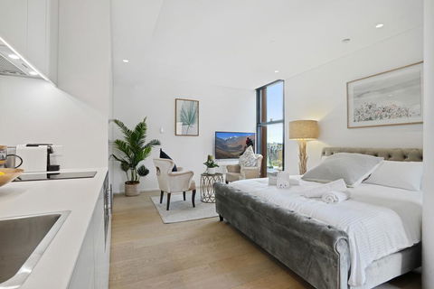 A Luxury Home Hidden In The Urban Oasis - Accommodation Resorts 0