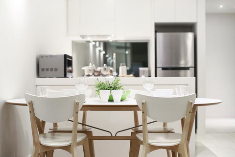 A Modern 2BR Apt Near Federation Square - Accommodation Resorts 0