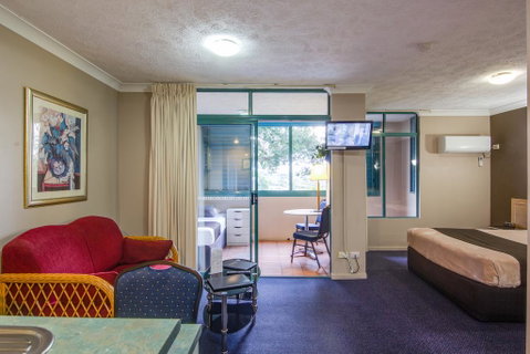 AAA Airport Albion Manor Apartments And Motel - Accommodation Resorts 3