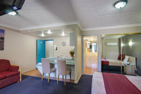 AAA Airport Albion Manor Apartments And Motel - Accommodation Resorts 2