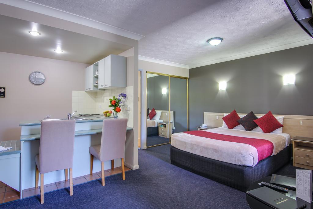 Woolgar QLD Accommodation Resorts