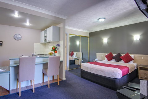 AAA Airport Albion Manor Apartments And Motel - Accommodation Resorts 0