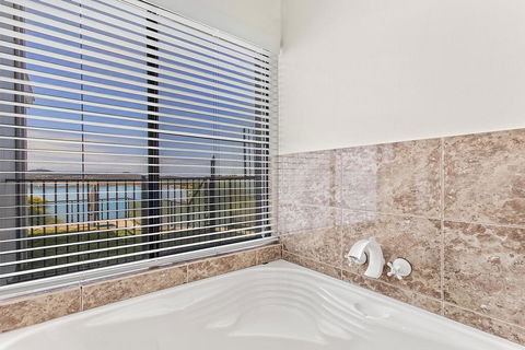 Above And Beyond - Beautiful Home With Pool - Accommodation Resorts 2