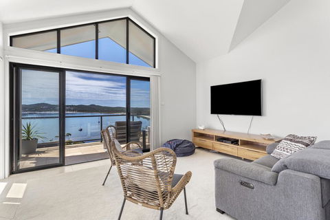 Above And Beyond - Beautiful Home With Pool - Accommodation Resorts 1