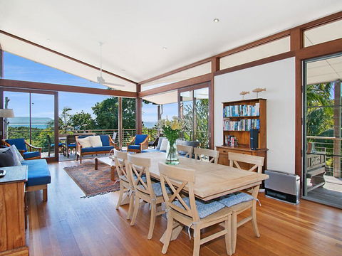 Above The Pass - Accommodation Resorts 3