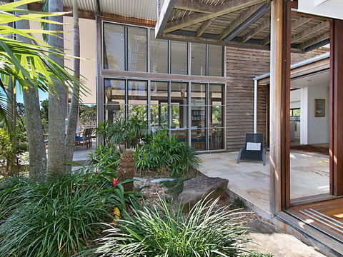 Above The Pass - Accommodation Resorts 2