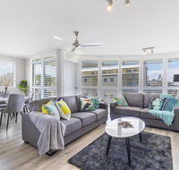 Absolute beachfront penthouse Castaways Beach - Accommodation Resorts