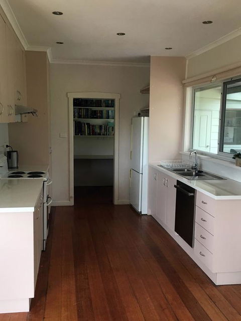 Absolute Waterfront - Accommodation Resorts 3