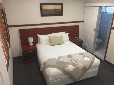 Across Country Motel And Serviced Apartments - Accommodation Resorts 0