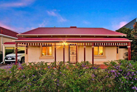 Adelaide 4 Bedroom House With Pool - Accommodation Resorts 1