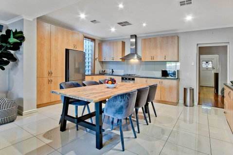 Adelaide 4 Bedroom House With Pool - Accommodation Resorts 2