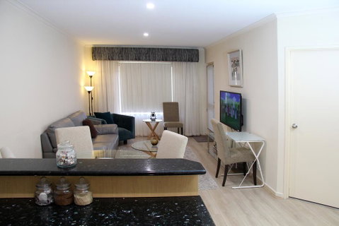 ADELAIDE CBD APARTMENT - 3BR, 2BATH & CARPARK - Accommodation Resorts 0